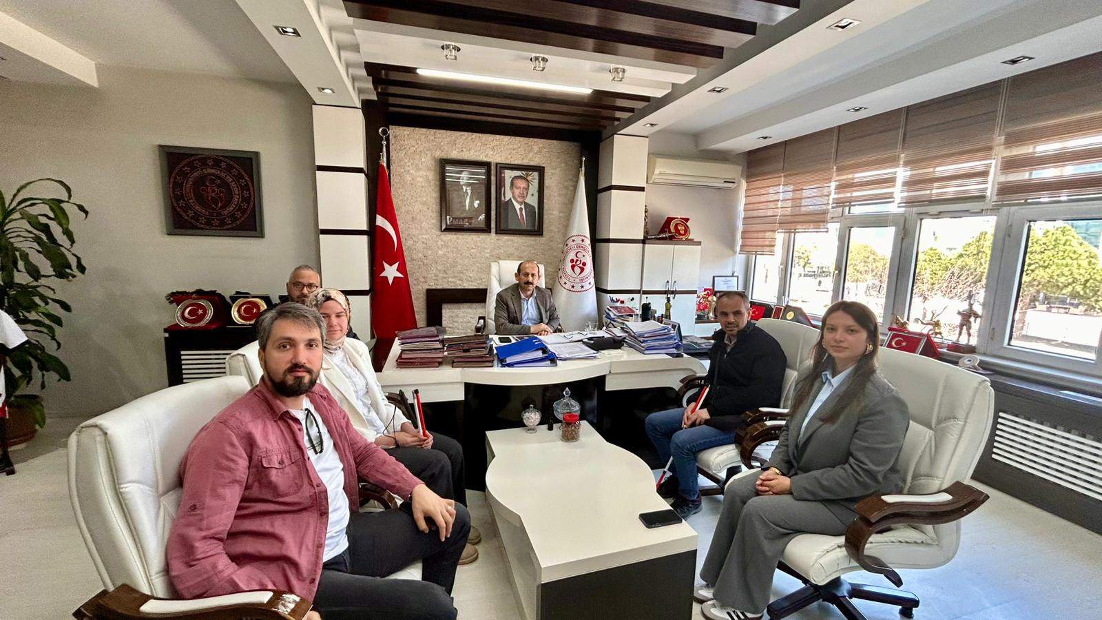 Samsun Gençlik ve Spor İl Müdürümüz Sayın Feyzullah Dereci’yi makamında ziyaret ettik.